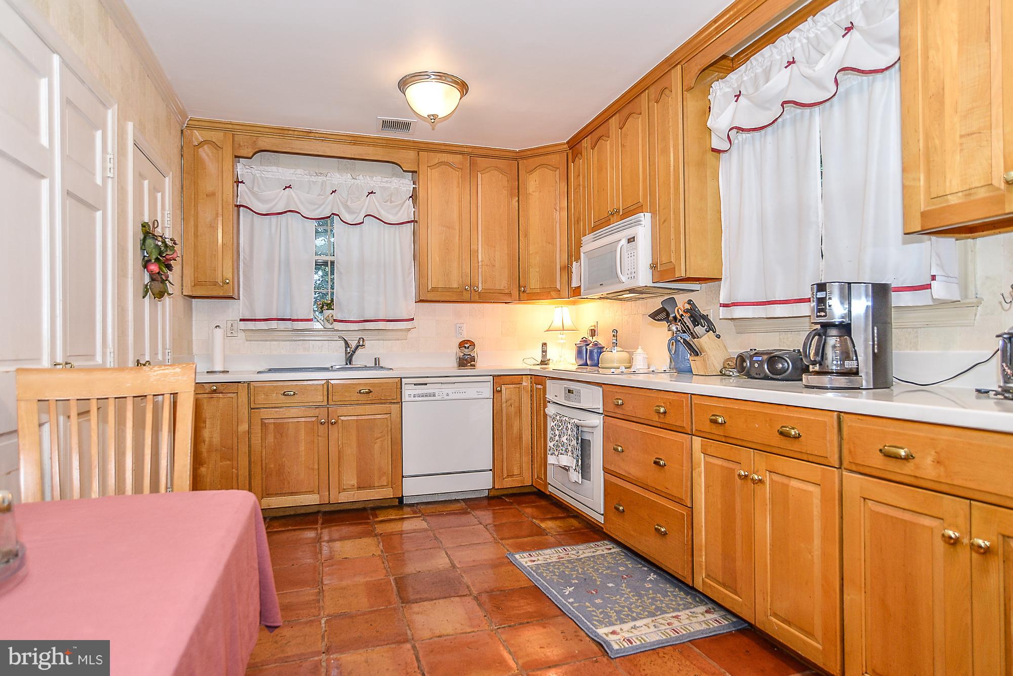 2511 Pinoak Lane Reston, VA 20191 - Photo 10 of 23 Kitchen