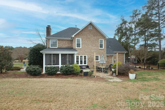 a house view with a outdoor space