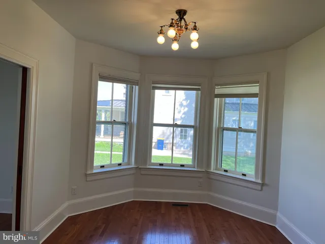 a view of a livingroom with hardwood floor and a ceiling fan