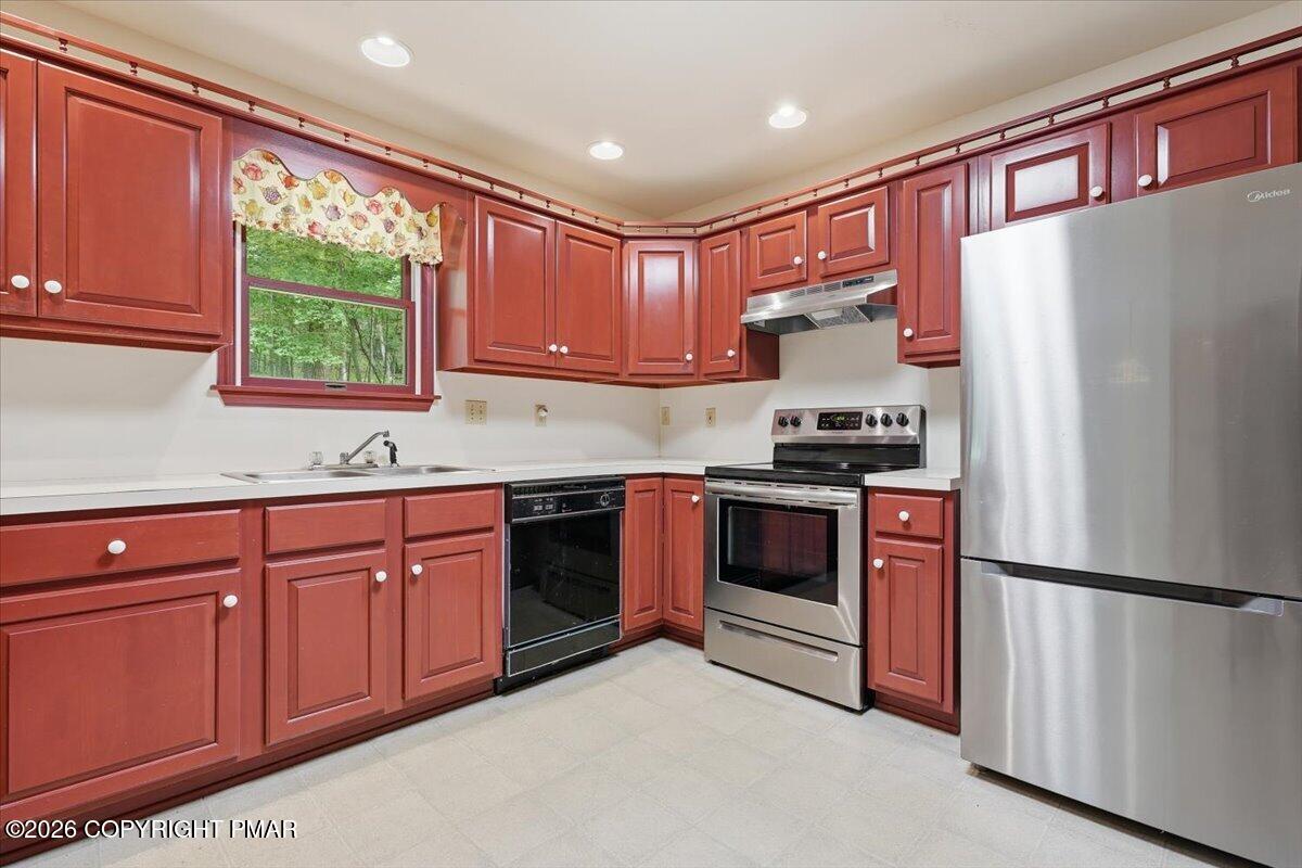 209 Foothill Boulevard Effort, PA 18330 - Photo 27 of 61 Kitchen