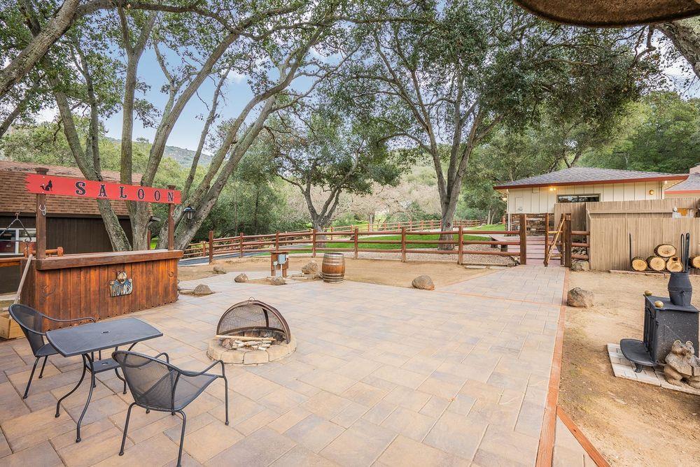 4550 Roop Road Gilroy, CA 95020 - Photo 15 of 91