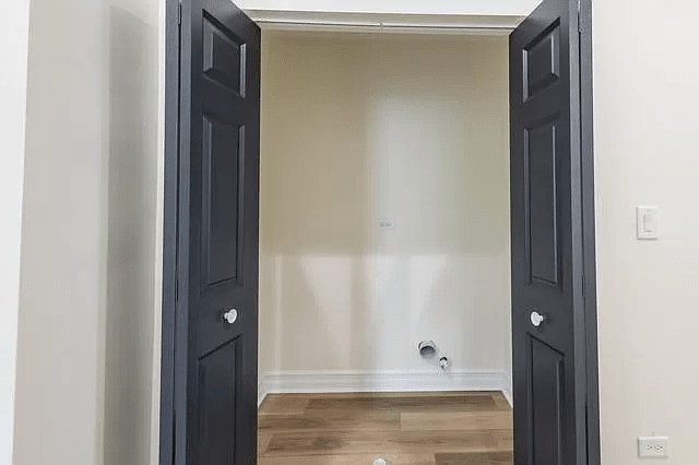 1013 West 18th Place Chicago, IL 60608 - Photo 17 of 49
