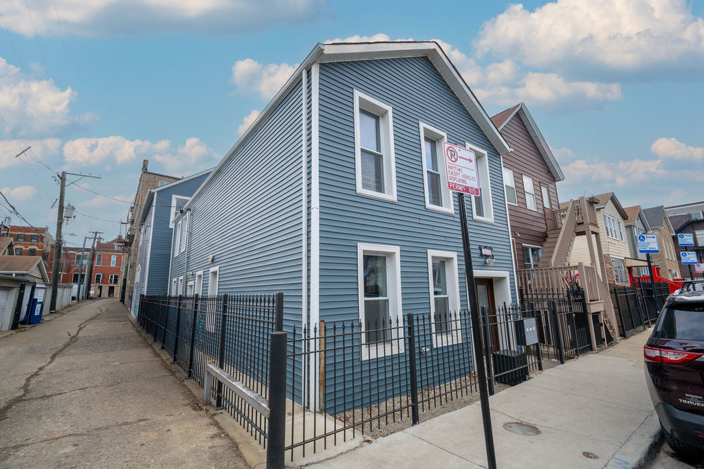 1013 West 18th Place Chicago, IL 60608 - Photo 2 of 49