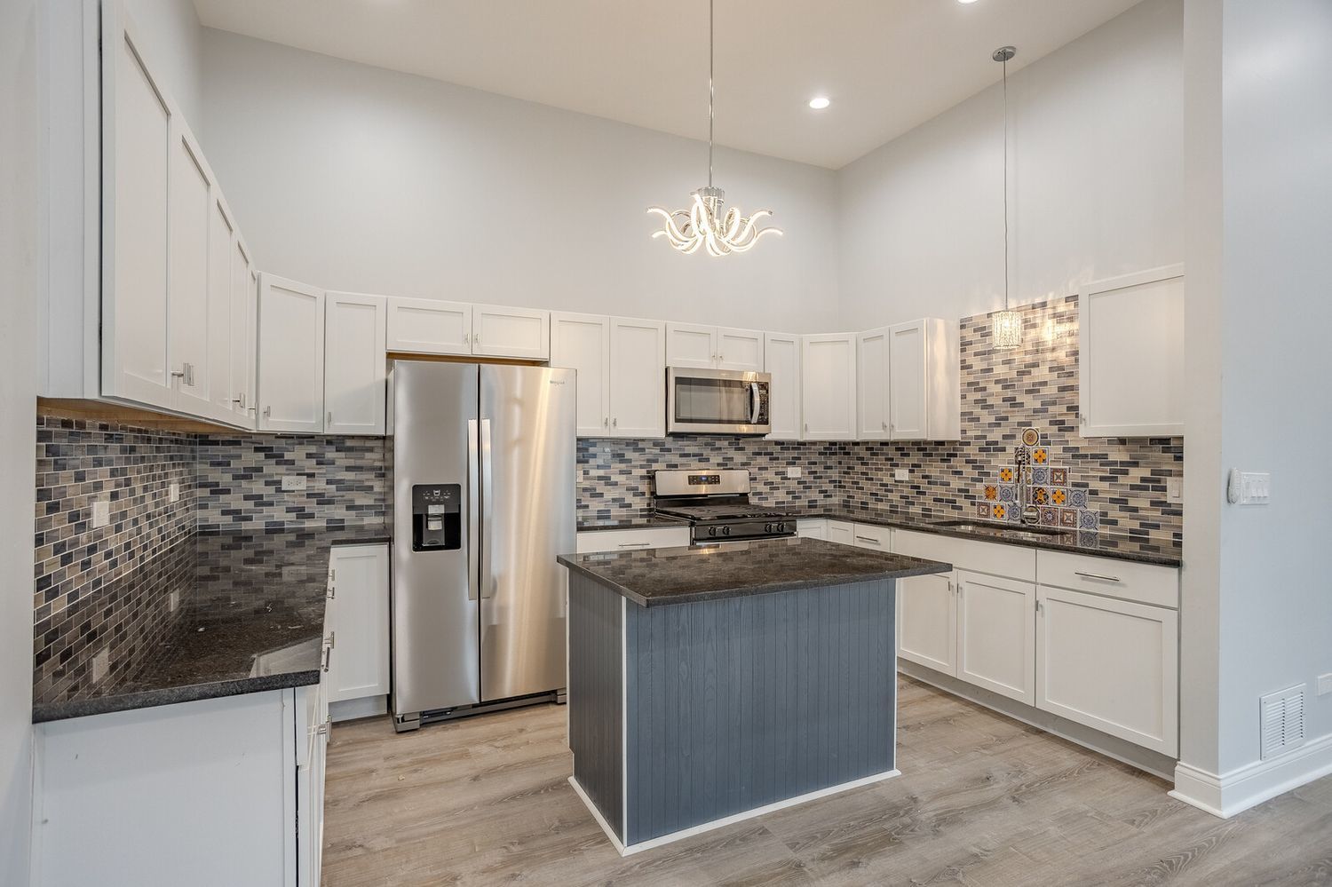 1013 West 18th Place Chicago, IL 60608 - Photo 22 of 49