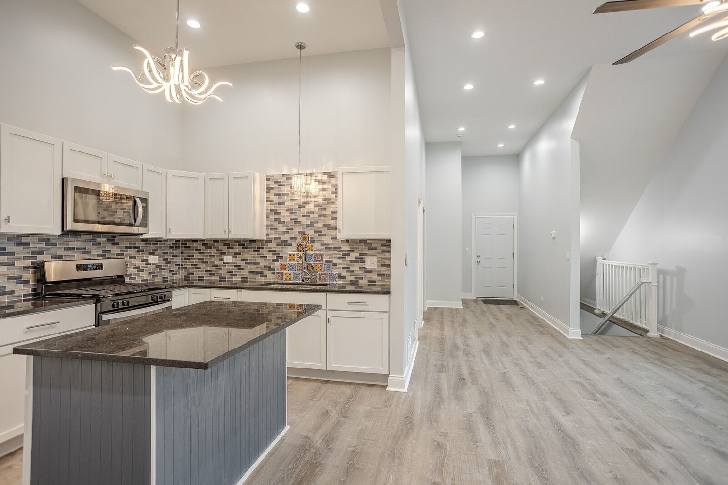 1013 West 18th Place Chicago, IL 60608 - Photo 24 of 49