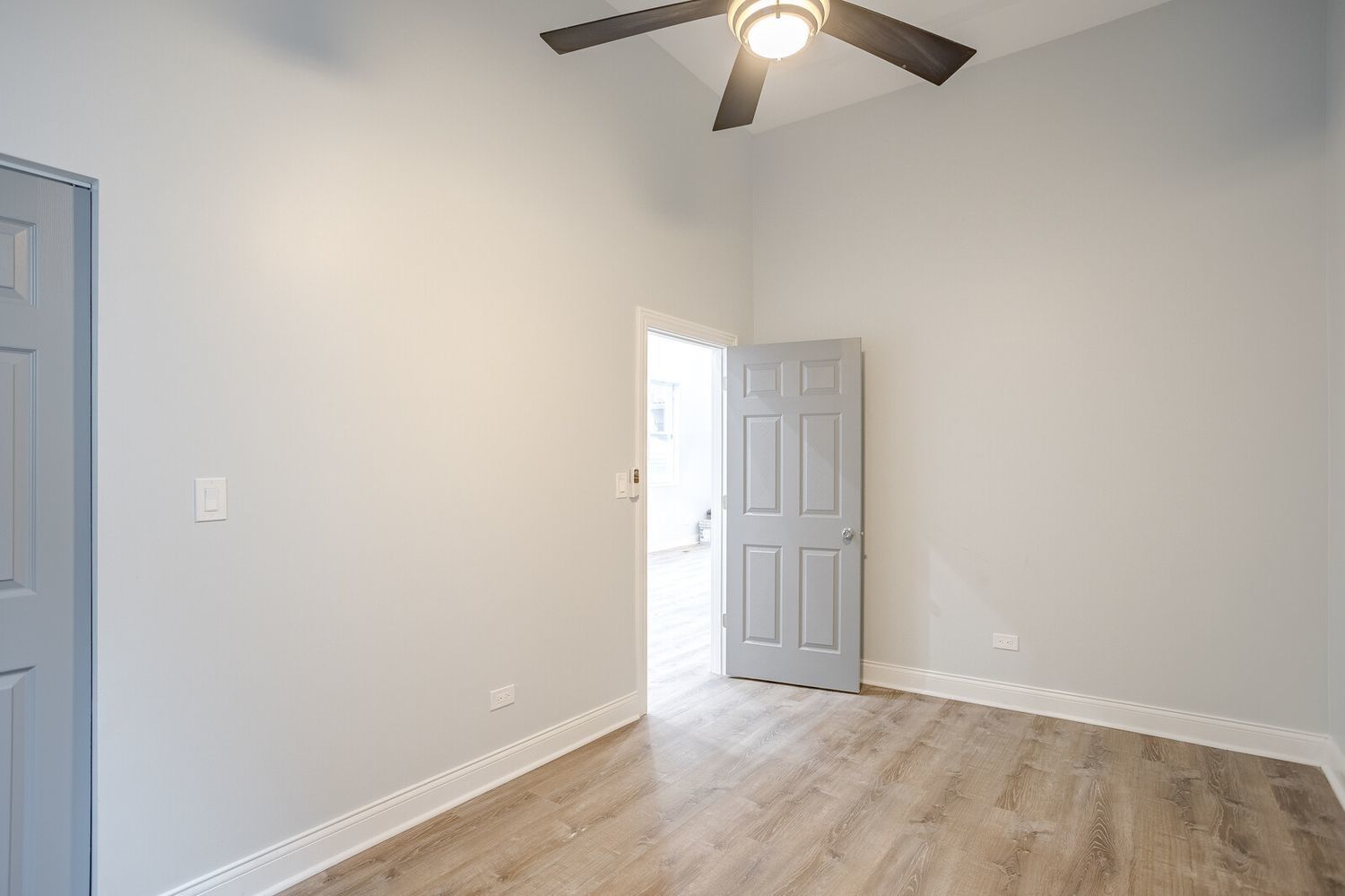 1013 West 18th Place Chicago, IL 60608 - Photo 34 of 49