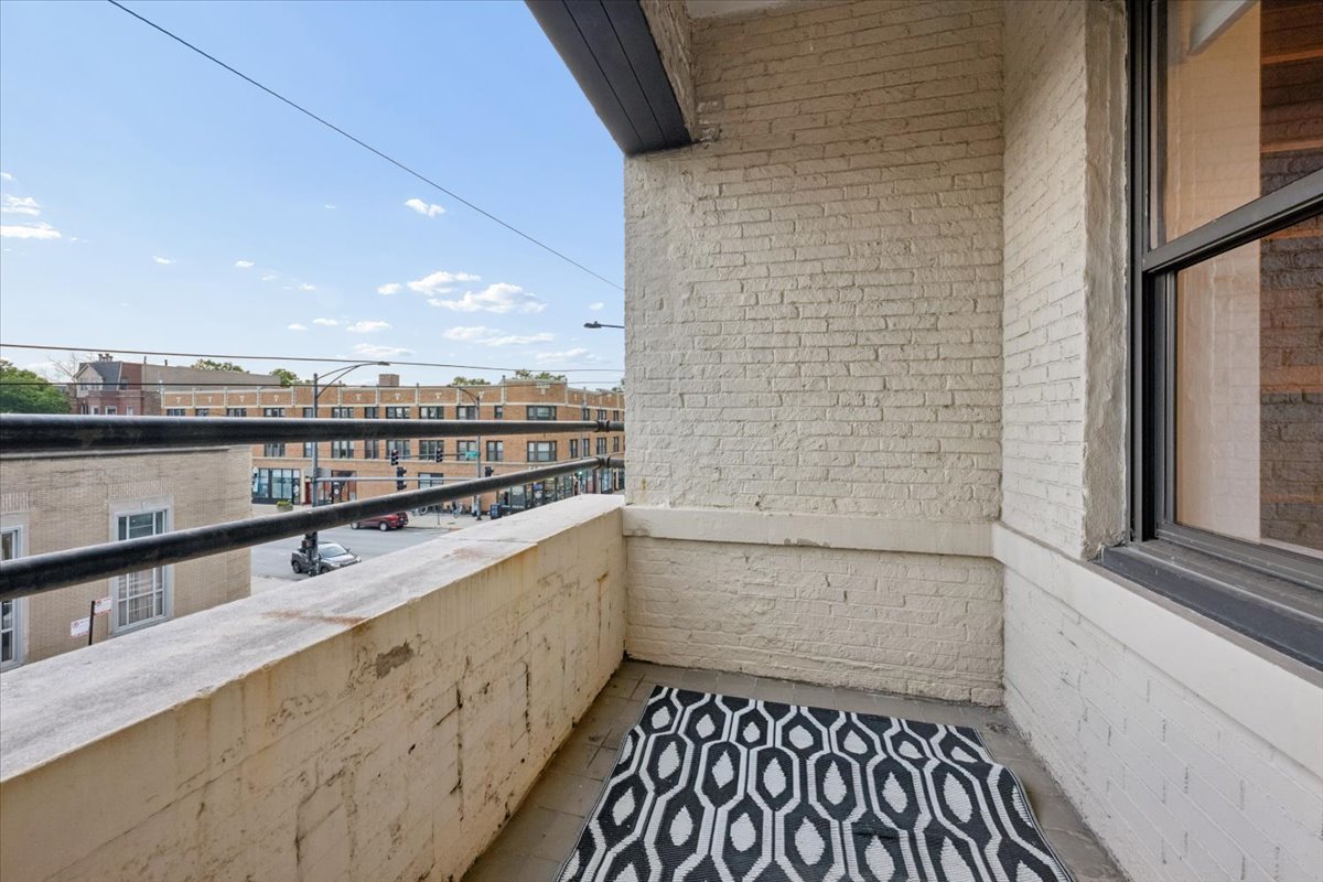 1340 West Irving Park Road, Unit 3 Chicago, IL 60613 - Photo 9 of 11