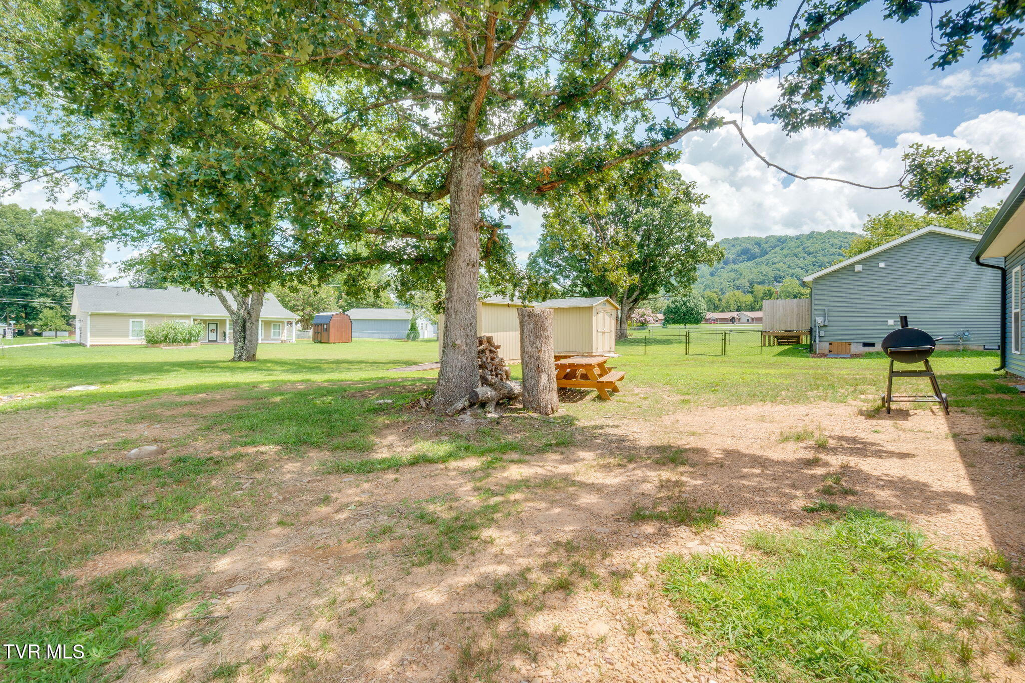 889 South Mohawk Drive Erwin, TN 37650 - Photo 28 of 29 024