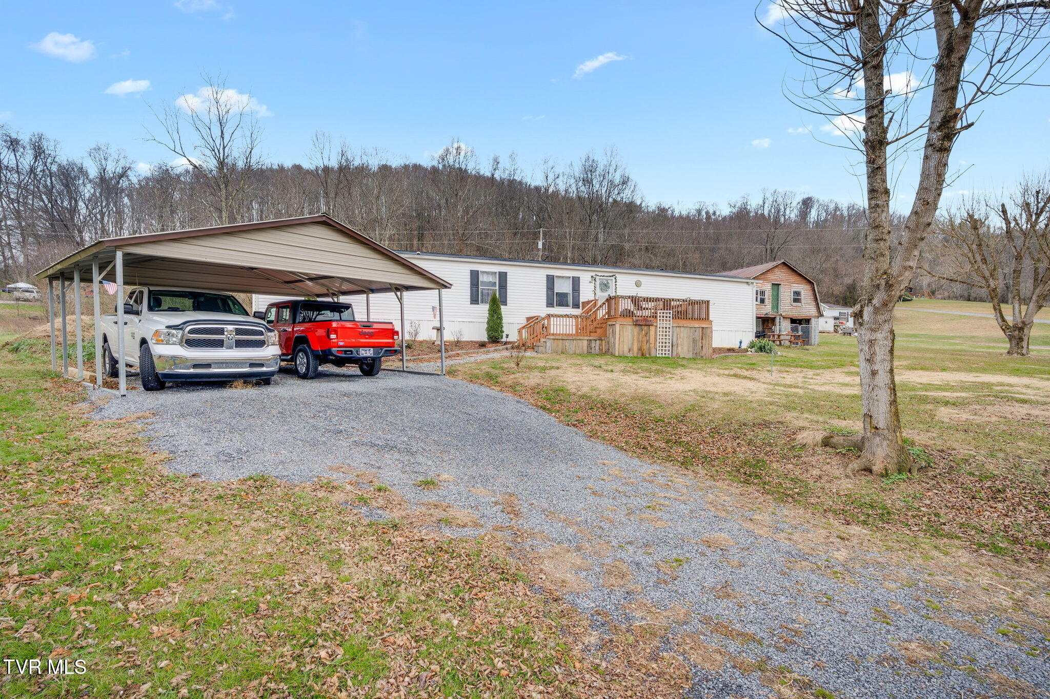 404 Amis Chapel Road Surgoinsville, TN 37873 - Photo 2 of 25 002