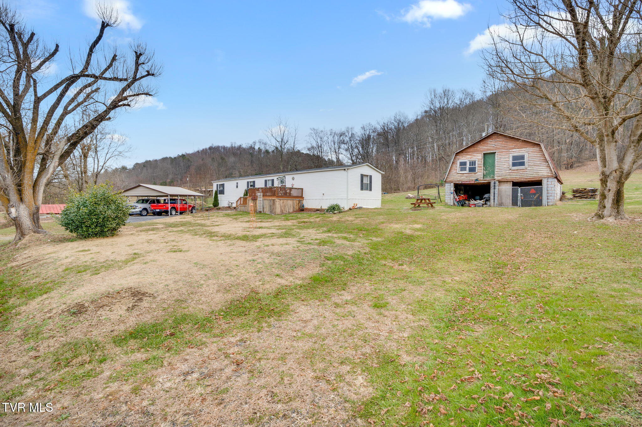 404 Amis Chapel Road Surgoinsville, TN 37873 - Photo 3 of 25 003