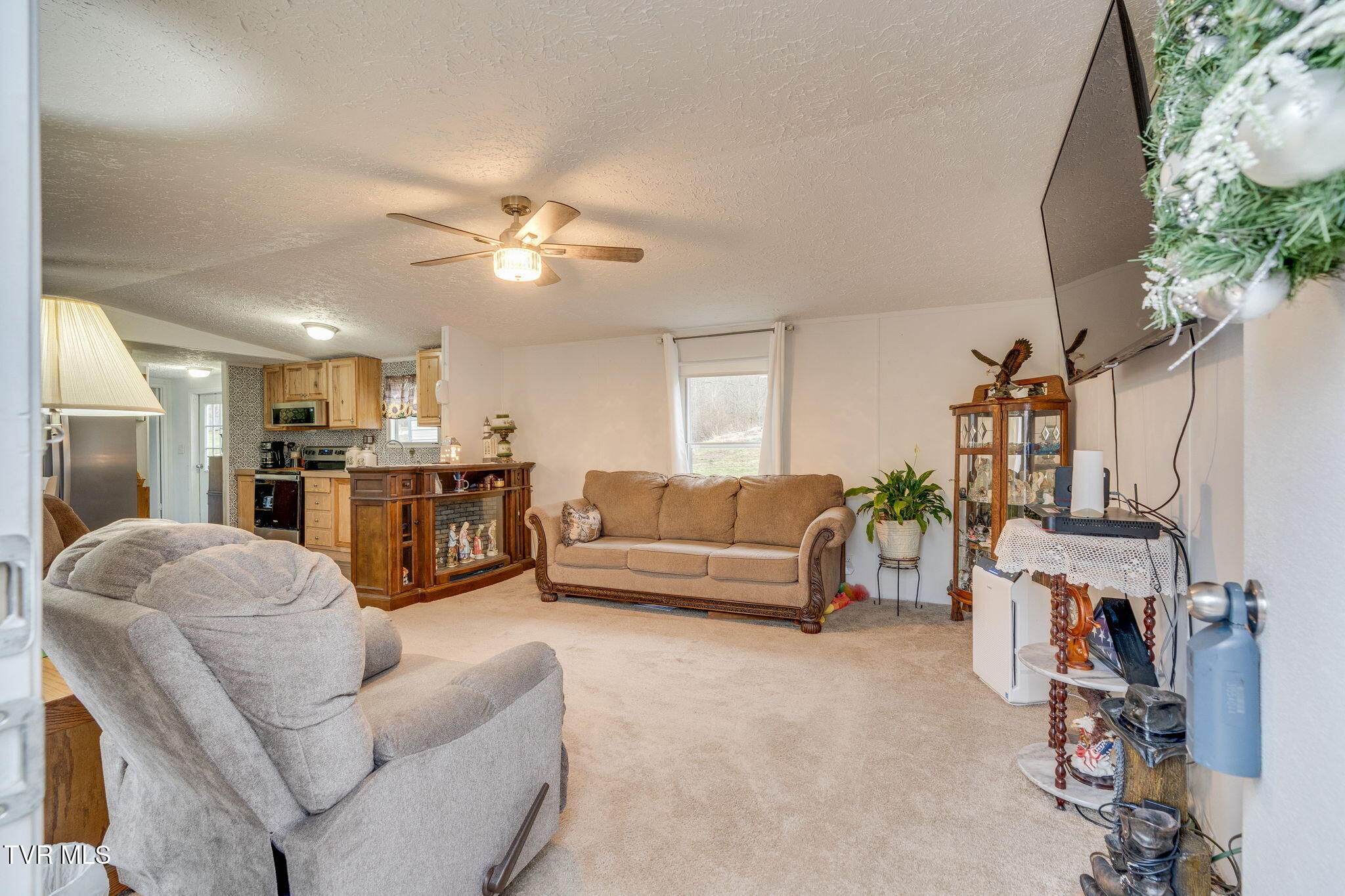 404 Amis Chapel Road Surgoinsville, TN 37873 - Photo 4 of 25 004