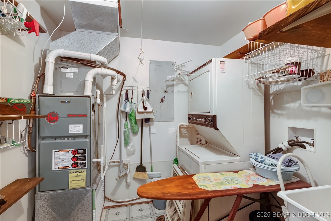 16376 Twisted Tree Road Barnett, MO 65011 - Photo 25 of 48 Utility/ laundry room