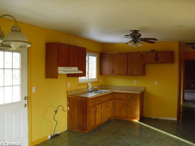 572 Ullainee Road Caret, VA 22436 - Photo 2 of 4 Kitchen