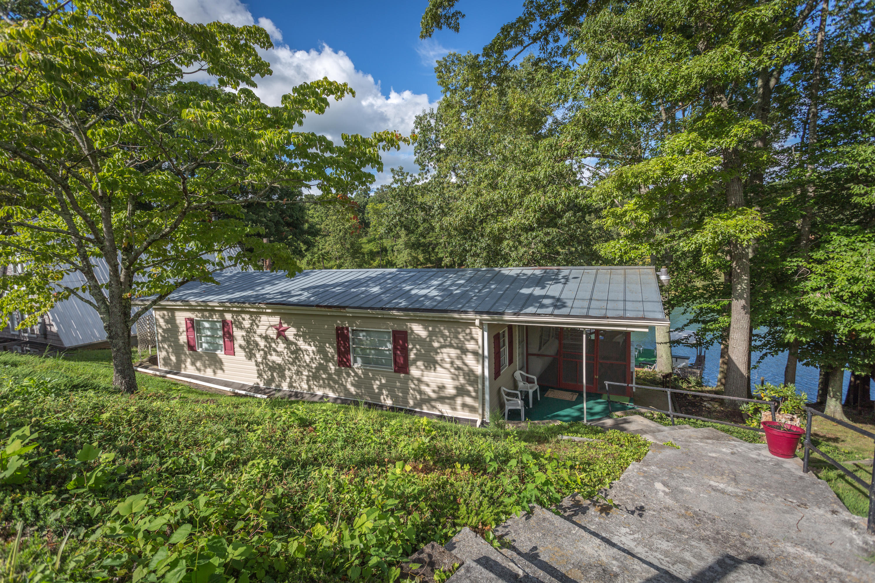 244 Hampton Drive Rutledge, TN 37861 - Photo 1 of 16 front