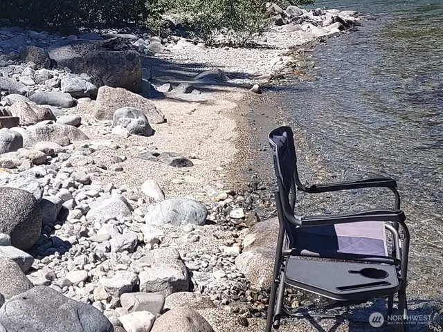 a view of a bunch of trees and houses