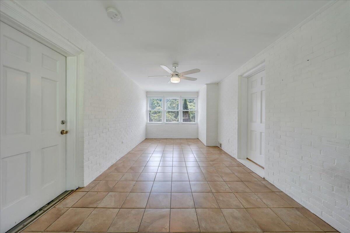 3579 Hartland Road Southwest Roanoke, VA 24015 - Photo 18 of 37 18-MIB00185