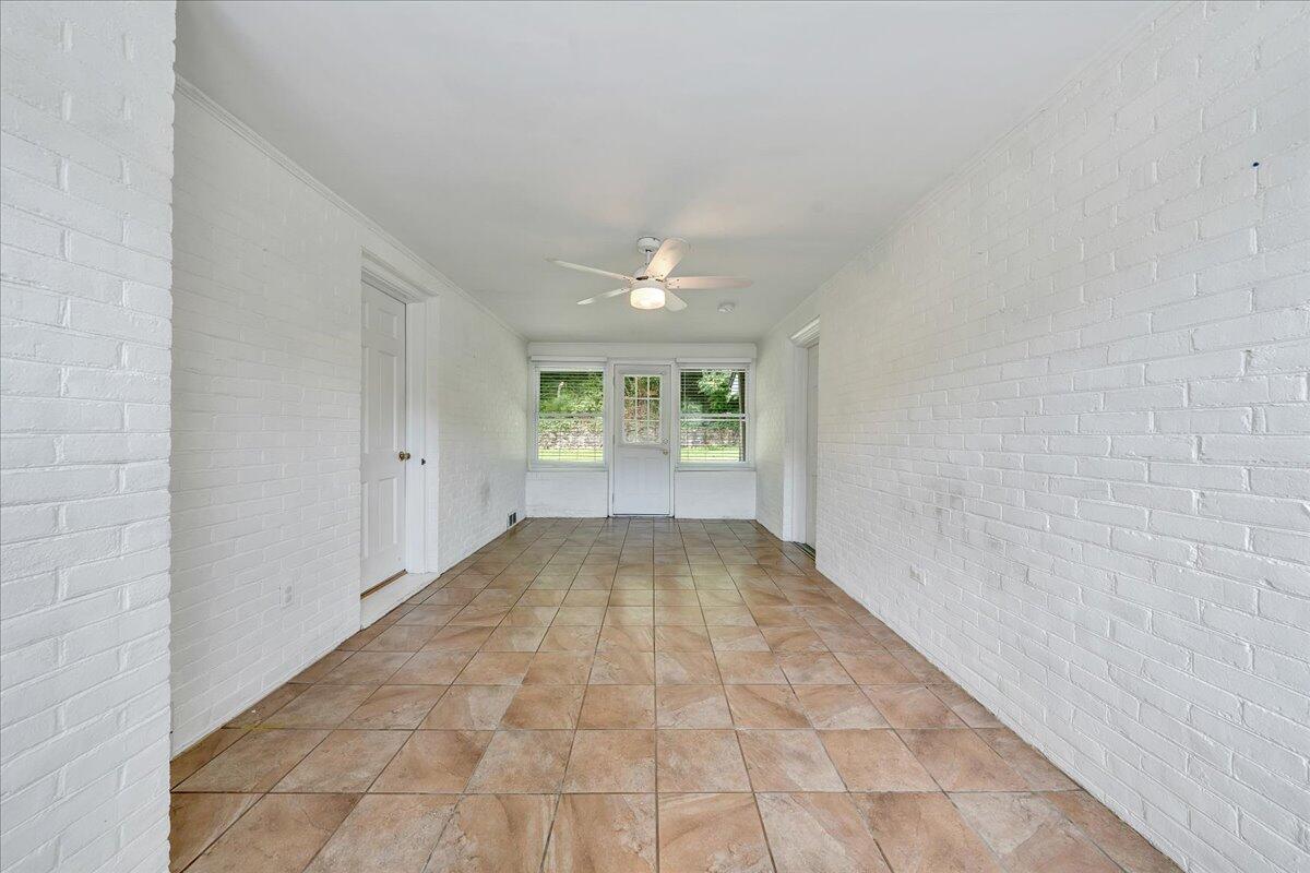 3579 Hartland Road Southwest Roanoke, VA 24015 - Photo 19 of 37 19-MIB00188