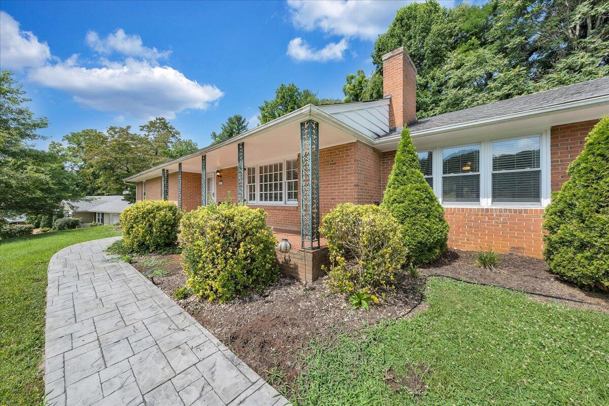 3579 Hartland Road Southwest Roanoke, VA 24015 - Photo 2 of 37 01-MIB00239