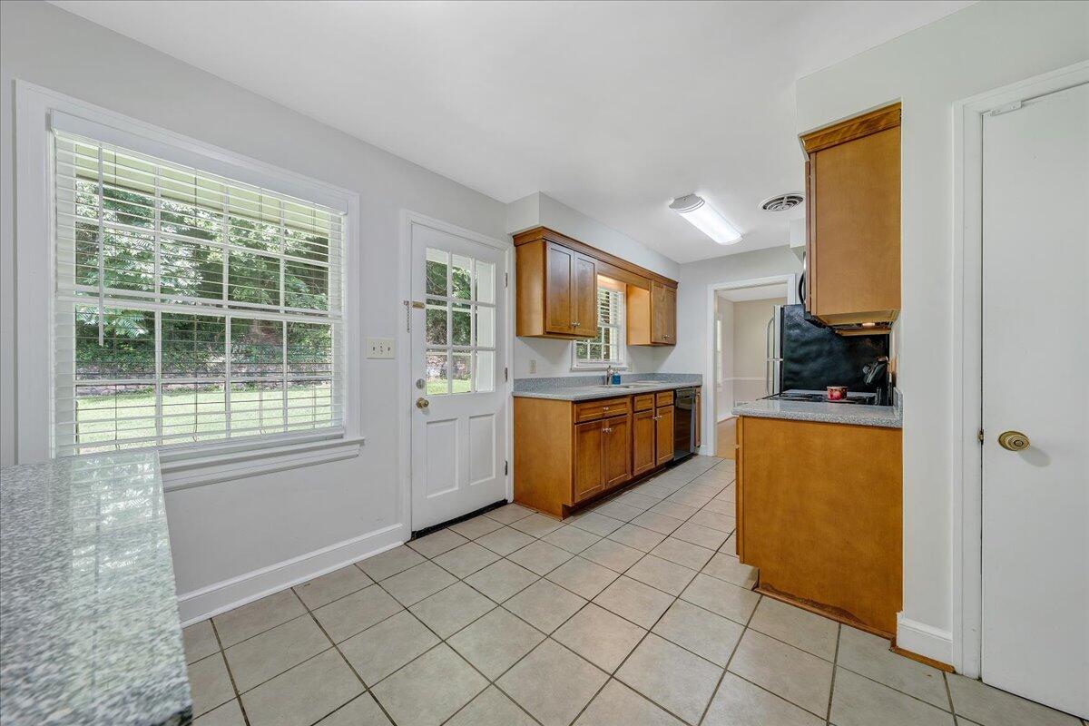 3579 Hartland Road Southwest Roanoke, VA 24015 - Photo 33 of 37 33-MIB00233