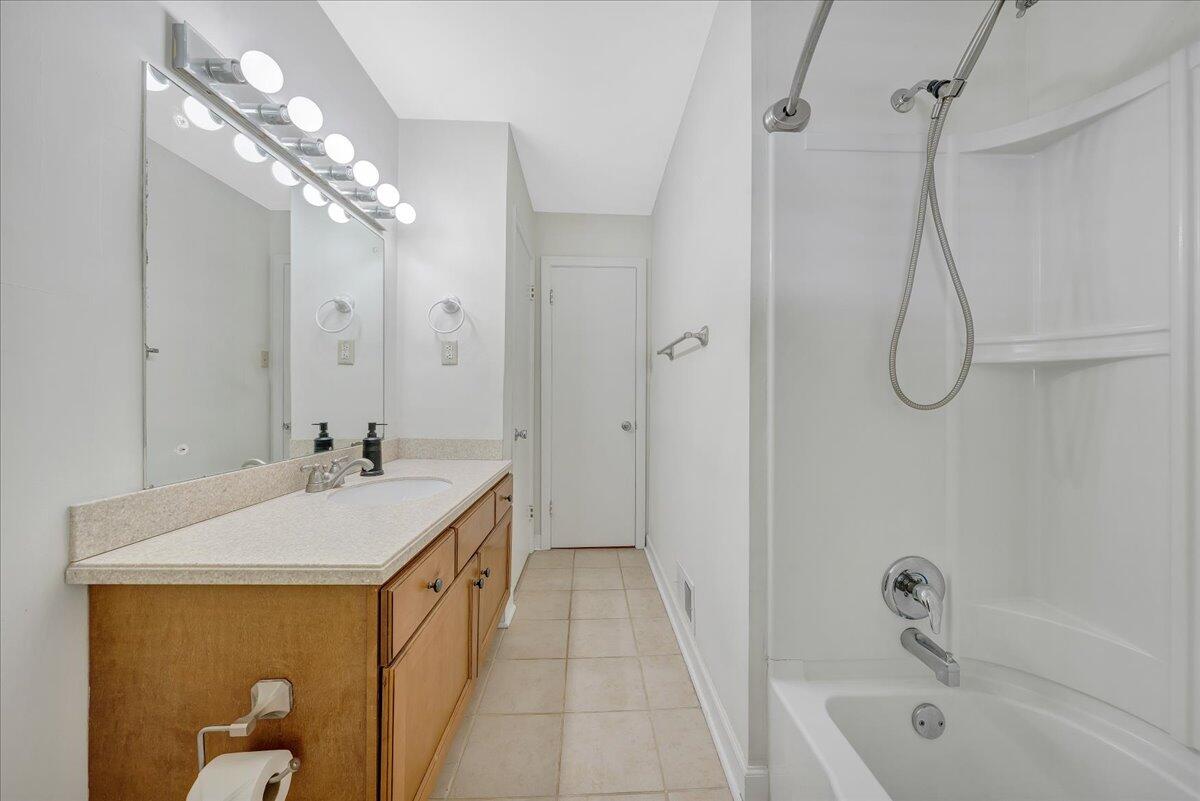 3579 Hartland Road Southwest Roanoke, VA 24015 - Photo 6 of 37 06-MIB00149