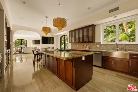 $2,995,000 | 2668 Astral Drive, Los Angeles, CA 90046