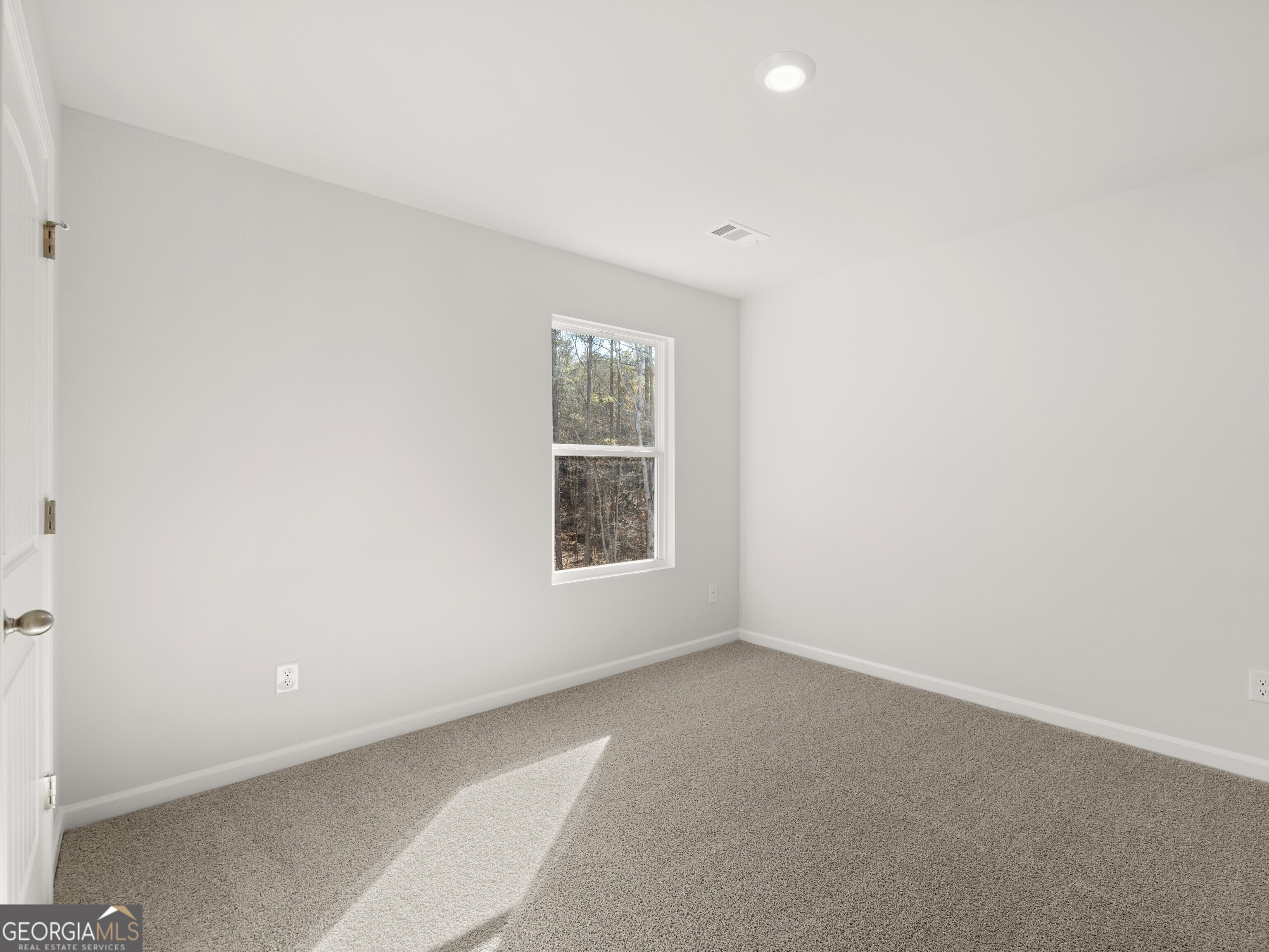 156 Hampton Drive Dallas, GA 30132 - Photo 40 of 81 an empty room with a window