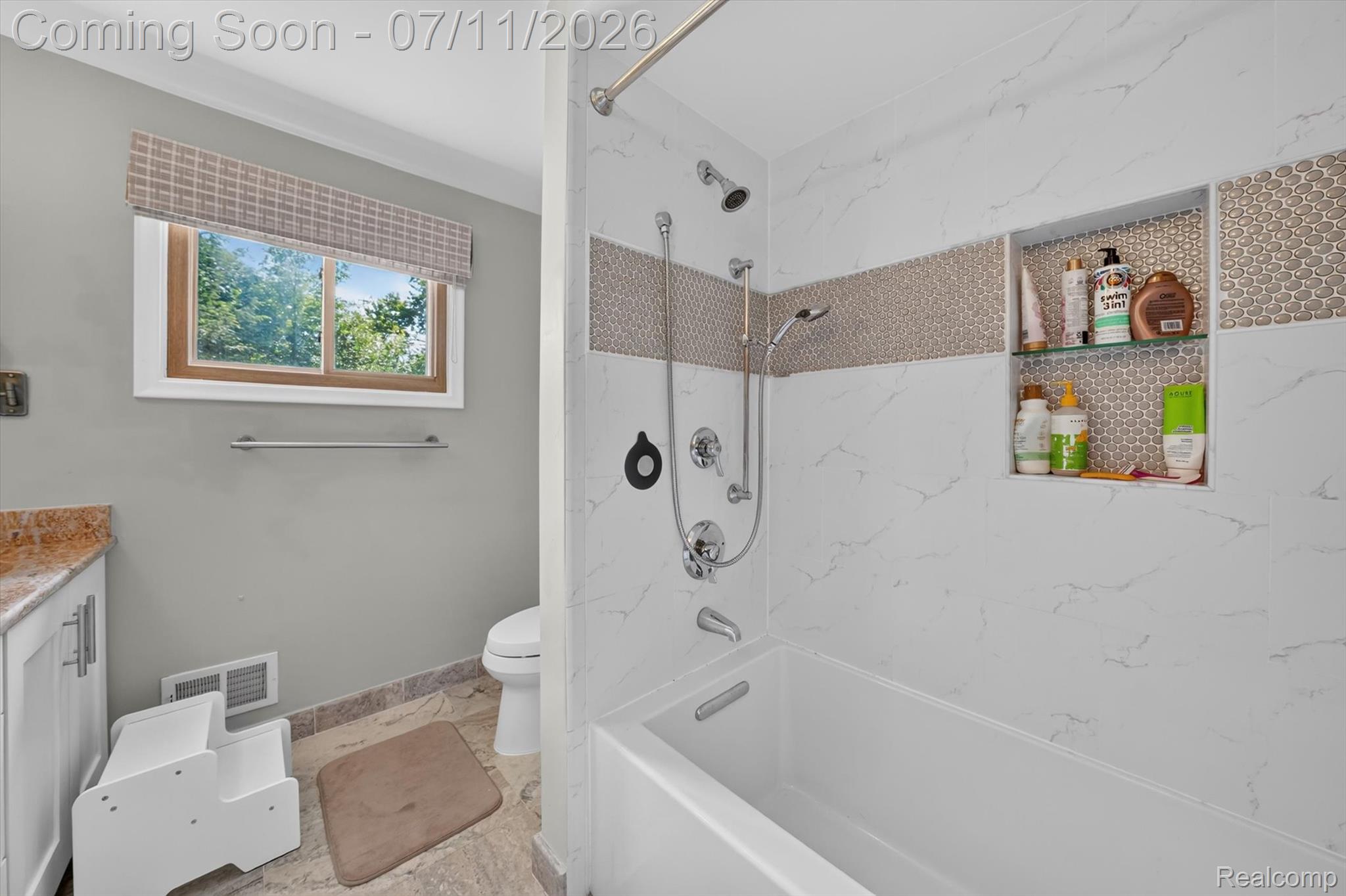 3115 Glengrove Drive Rochester, MI 48309 - Photo 41 of 66 43-3115-Glengrove-Dr-WindowStill-Photography.jpg