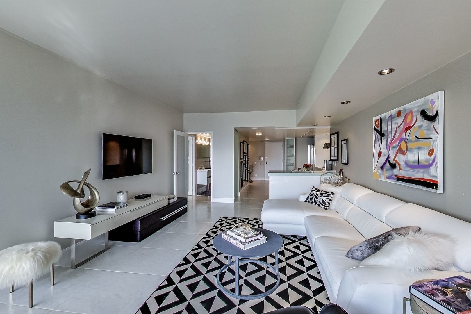175 East Delaware Place, Unit 5819 Chicago, IL 60611 - Photo 7 of 22 a living room with furniture and a flat screen tv
