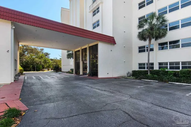 $189,000 | 615 Bayshore Drive, Unit 206, Pensacola, FL 32507