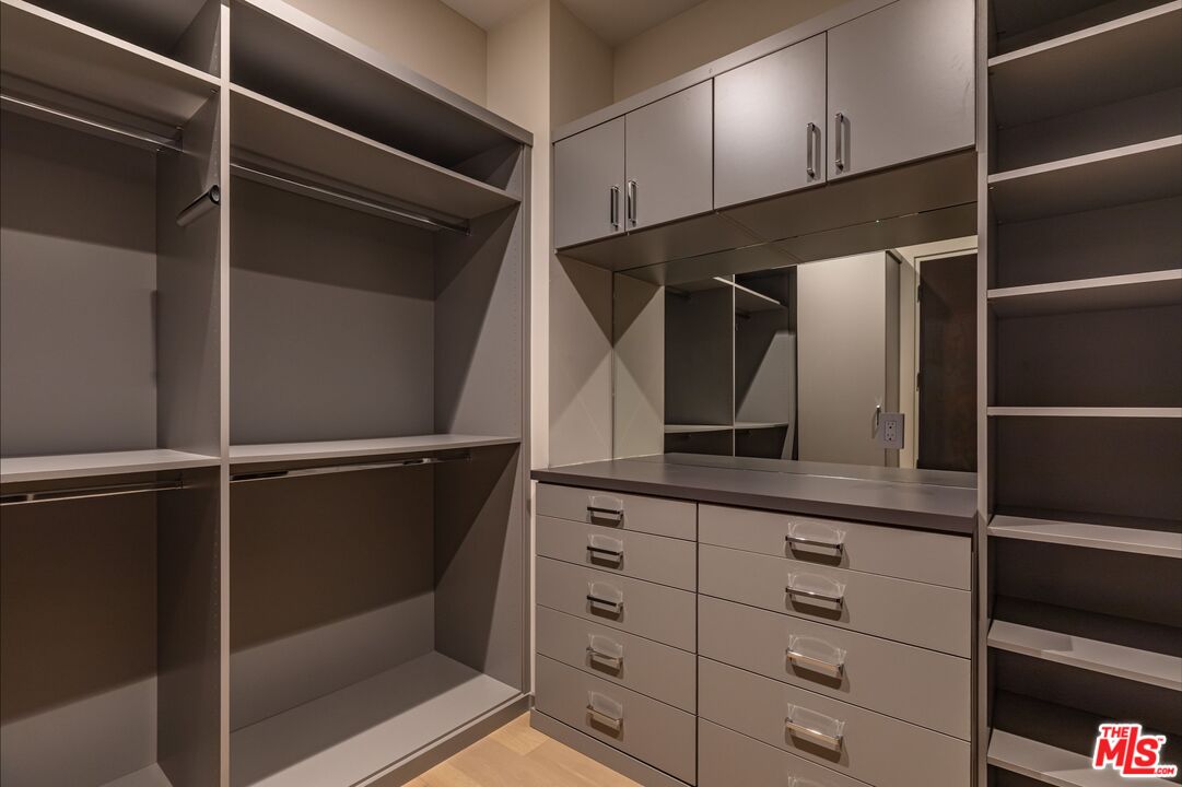 1895 Rising Glen Road Los Angeles, CA 90069 - Photo 18 of 41