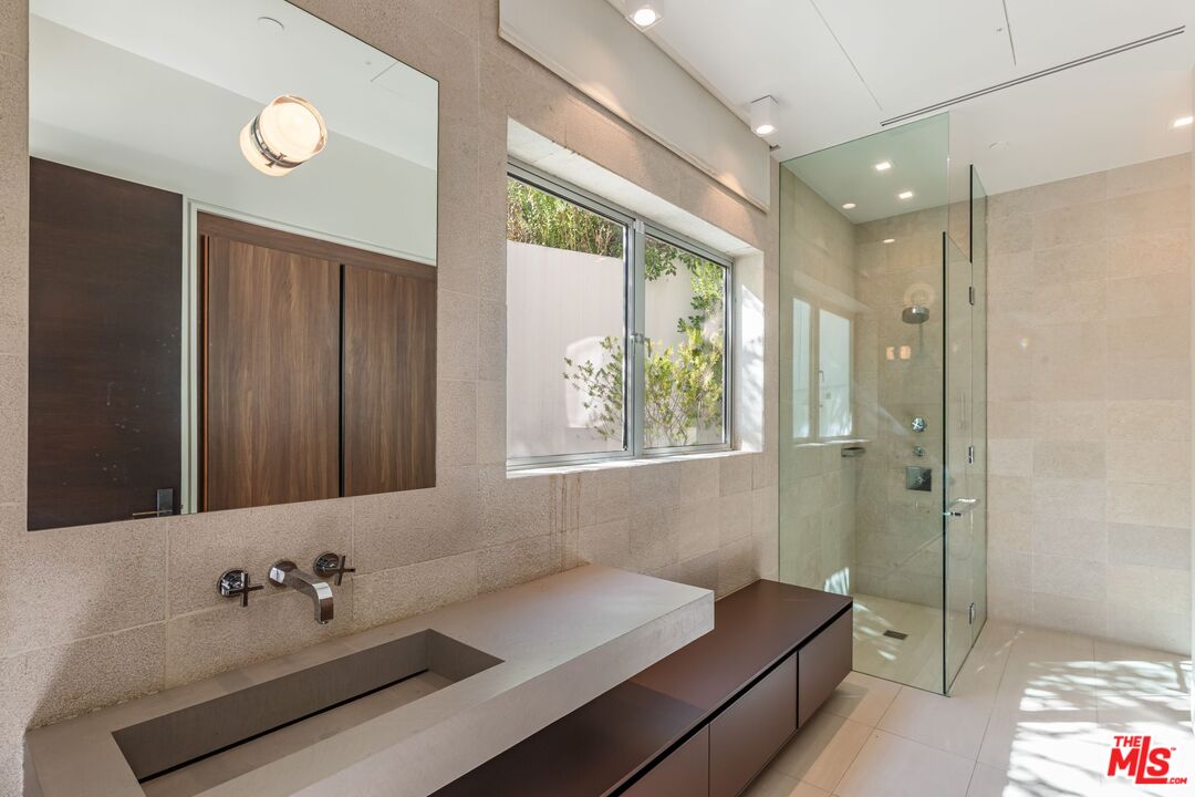 1895 Rising Glen Road Los Angeles, CA 90069 - Photo 20 of 41