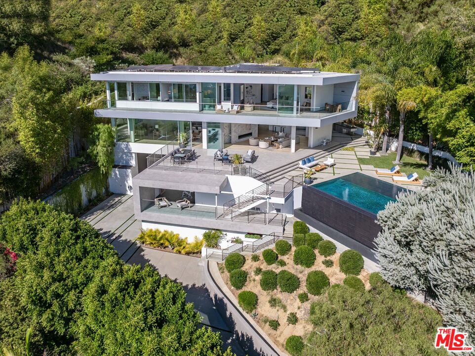 1895 Rising Glen Road Los Angeles, CA 90069 - Photo 2 of 41