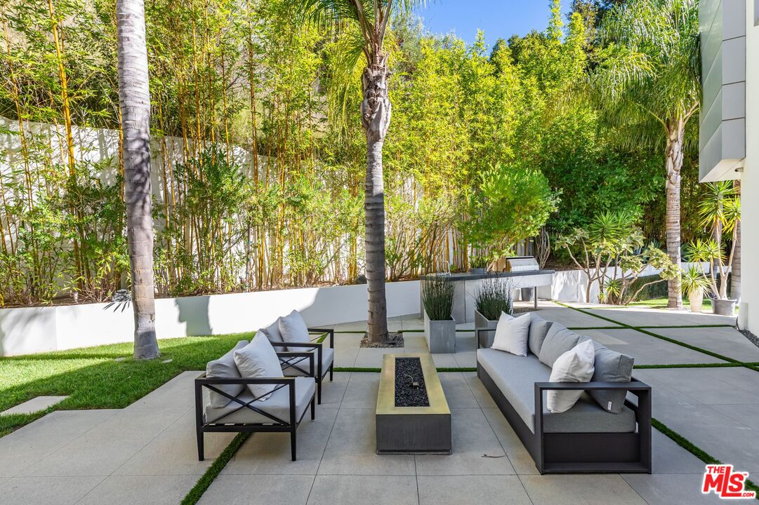 1895 Rising Glen Road Los Angeles, CA 90069 - Photo 29 of 41
