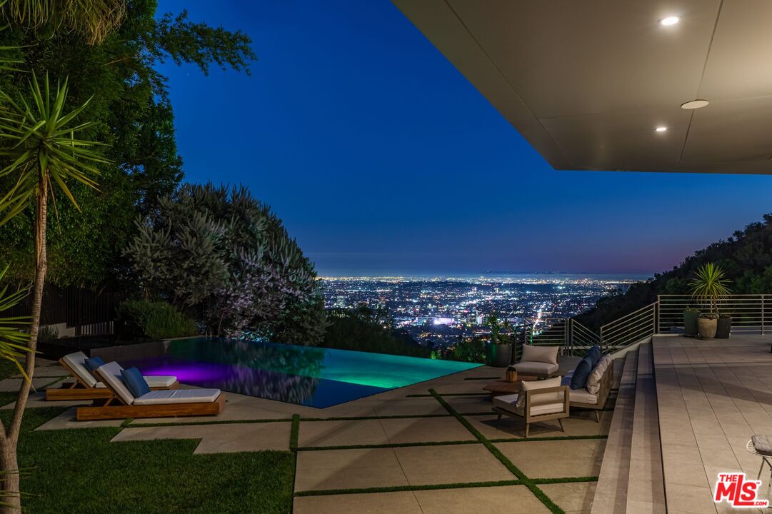 1895 Rising Glen Road Los Angeles, CA 90069 - Photo 38 of 41