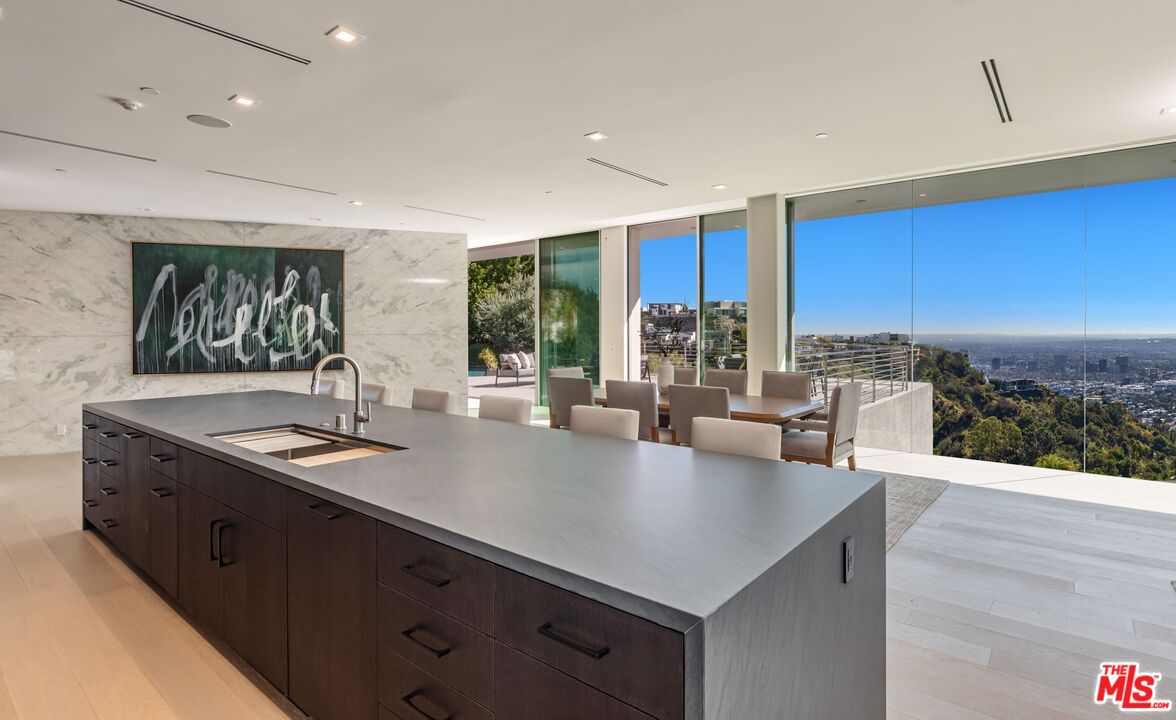 1895 Rising Glen Road Los Angeles, CA 90069 - Photo 8 of 41