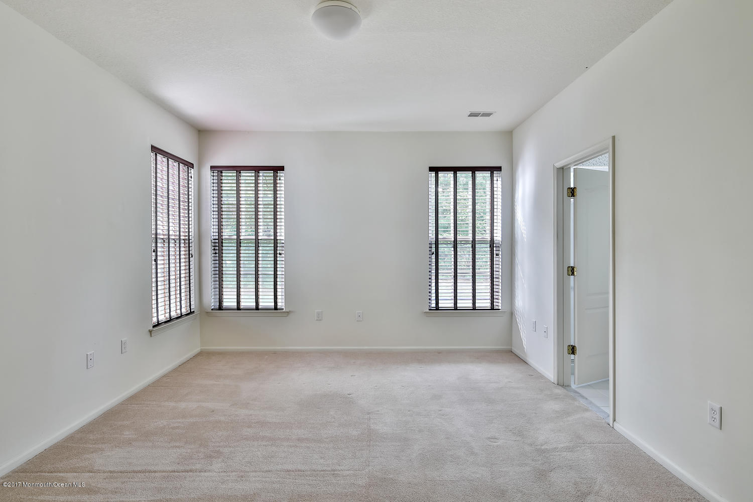 50 Silverside Road Lakewood, NJ 08701 - Photo 14 of 34 50 Silverside Rd Lakewood-large-014-6-4M