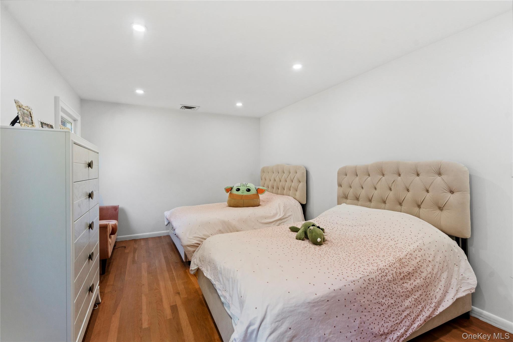 897 Ripley Lane Muttontown, NY 11771 - Photo 25 of 45 Additional Bedroom