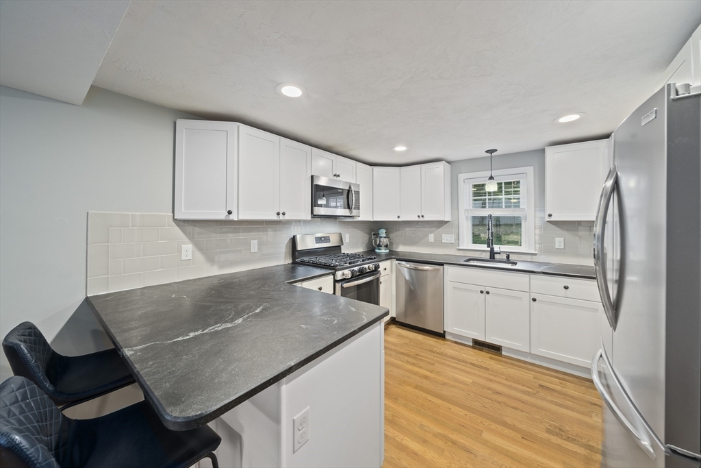 54 Elmlawn Road Braintree, MA 02184 - Photo 3 of 11 Gallery Image 3