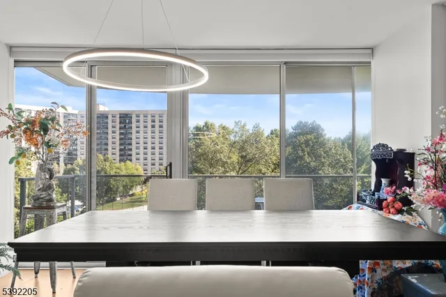 $379,900 | 1 Claridge Drive, Unit 503, Verona, NJ 07044