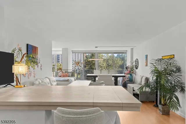 $379,900 | 1 Claridge Drive, Unit 503, Verona, NJ 07044