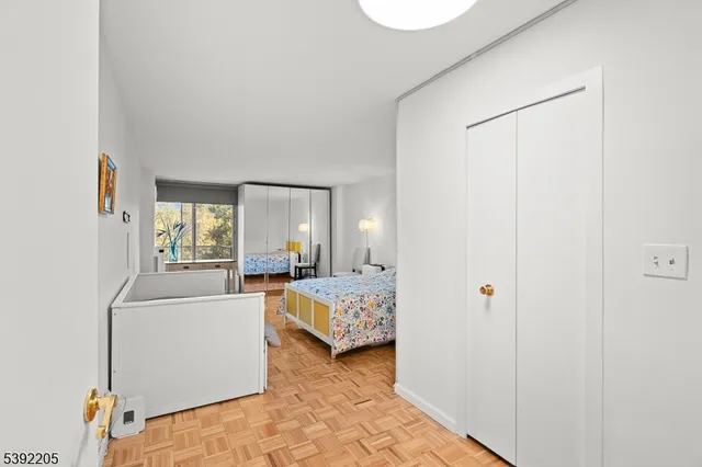 $379,900 | 1 Claridge Drive, Unit 503, Verona, NJ 07044