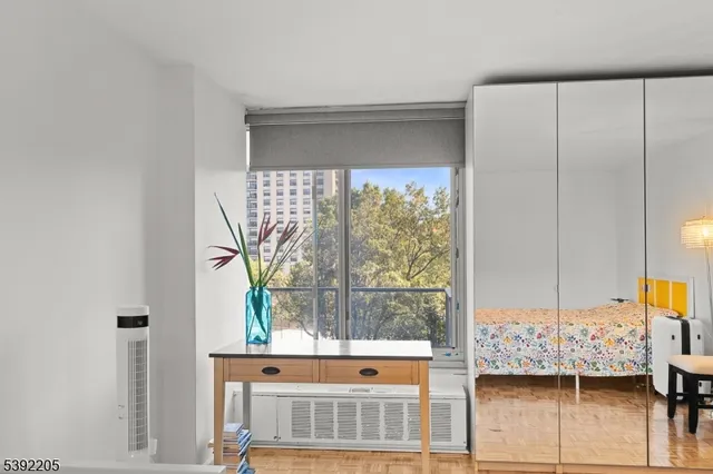 $379,900 | 1 Claridge Drive, Unit 503, Verona, NJ 07044