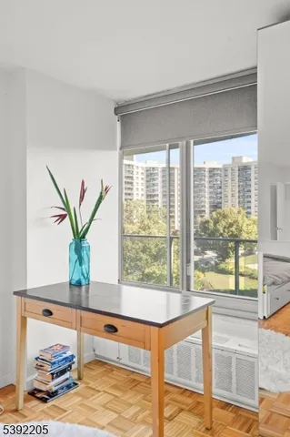 $379,900 | 1 Claridge Drive, Unit 503, Verona, NJ 07044