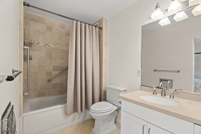 $379,900 | 1 Claridge Drive, Unit 503, Verona, NJ 07044