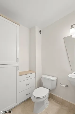 $379,900 | 1 Claridge Drive, Unit 503, Verona, NJ 07044