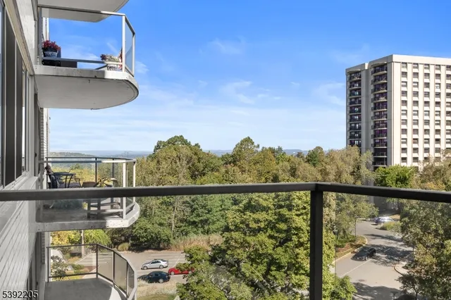 $379,900 | 1 Claridge Drive, Unit 503, Verona, NJ 07044