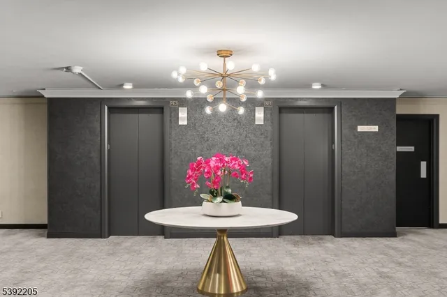 $379,900 | 1 Claridge Drive, Unit 503, Verona, NJ 07044