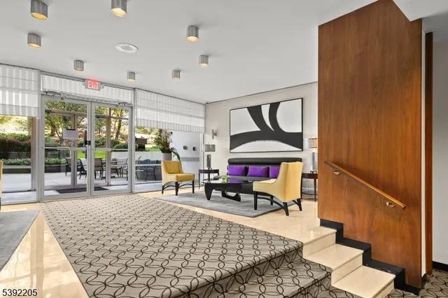 $379,900 | 1 Claridge Drive, Unit 503, Verona, NJ 07044