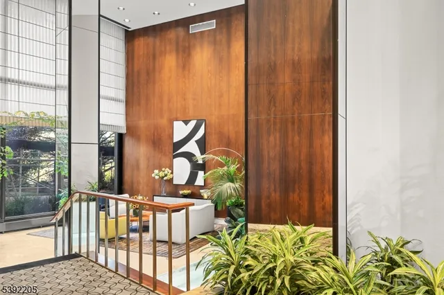 $379,900 | 1 Claridge Drive, Unit 503, Verona, NJ 07044