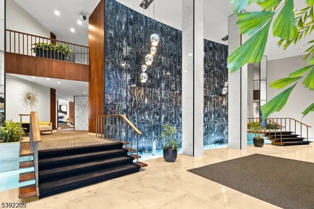 $379,900 | 1 Claridge Drive, Unit 503, Verona, NJ 07044